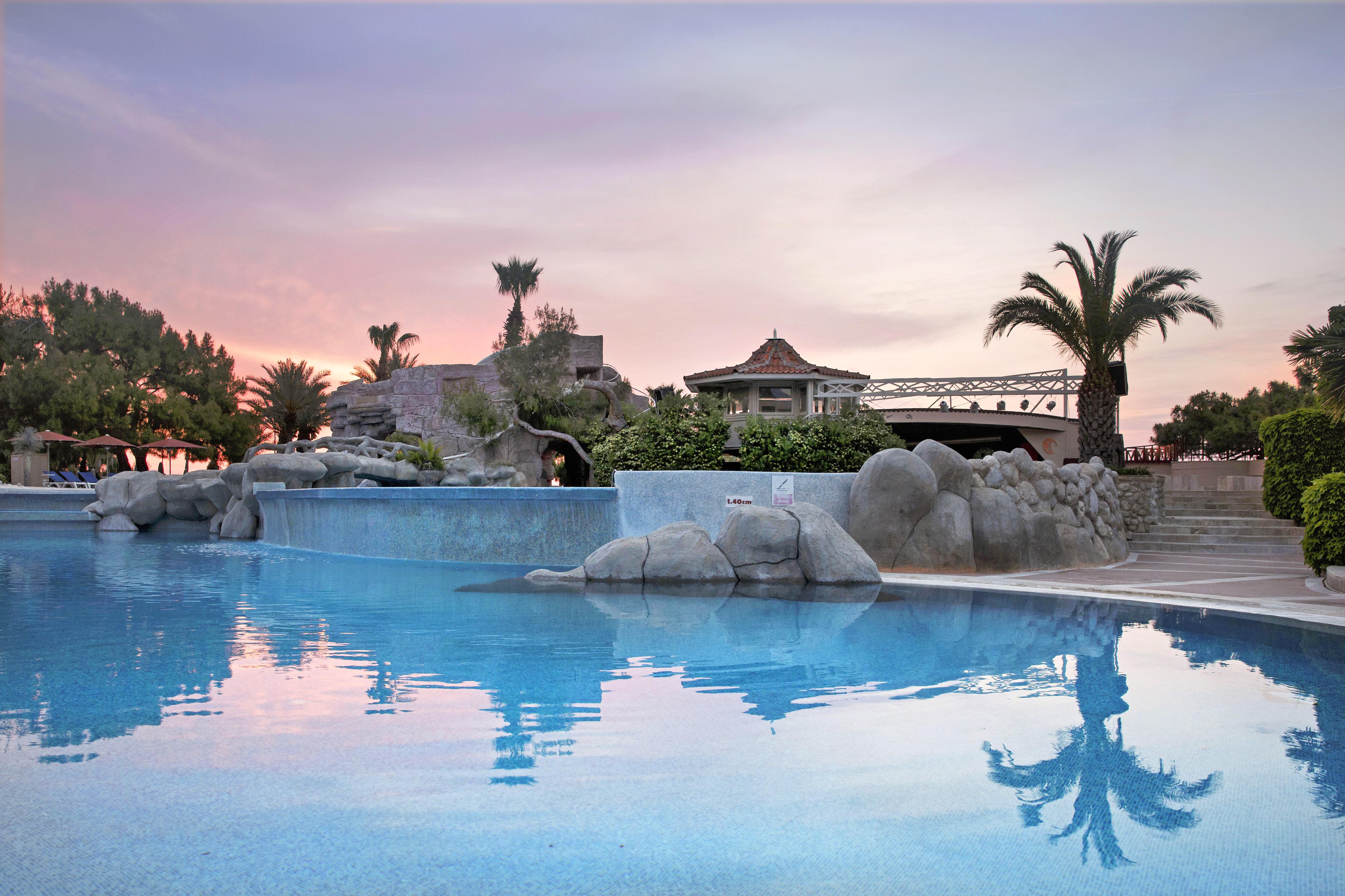 Marti Myra Hotel Tekirova Luaran gambar Sunset at the pool