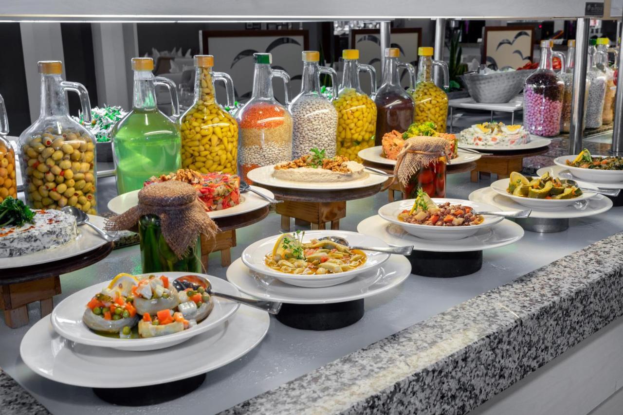 Marti Myra Hotel Tekirova Luaran gambar A selection of meze