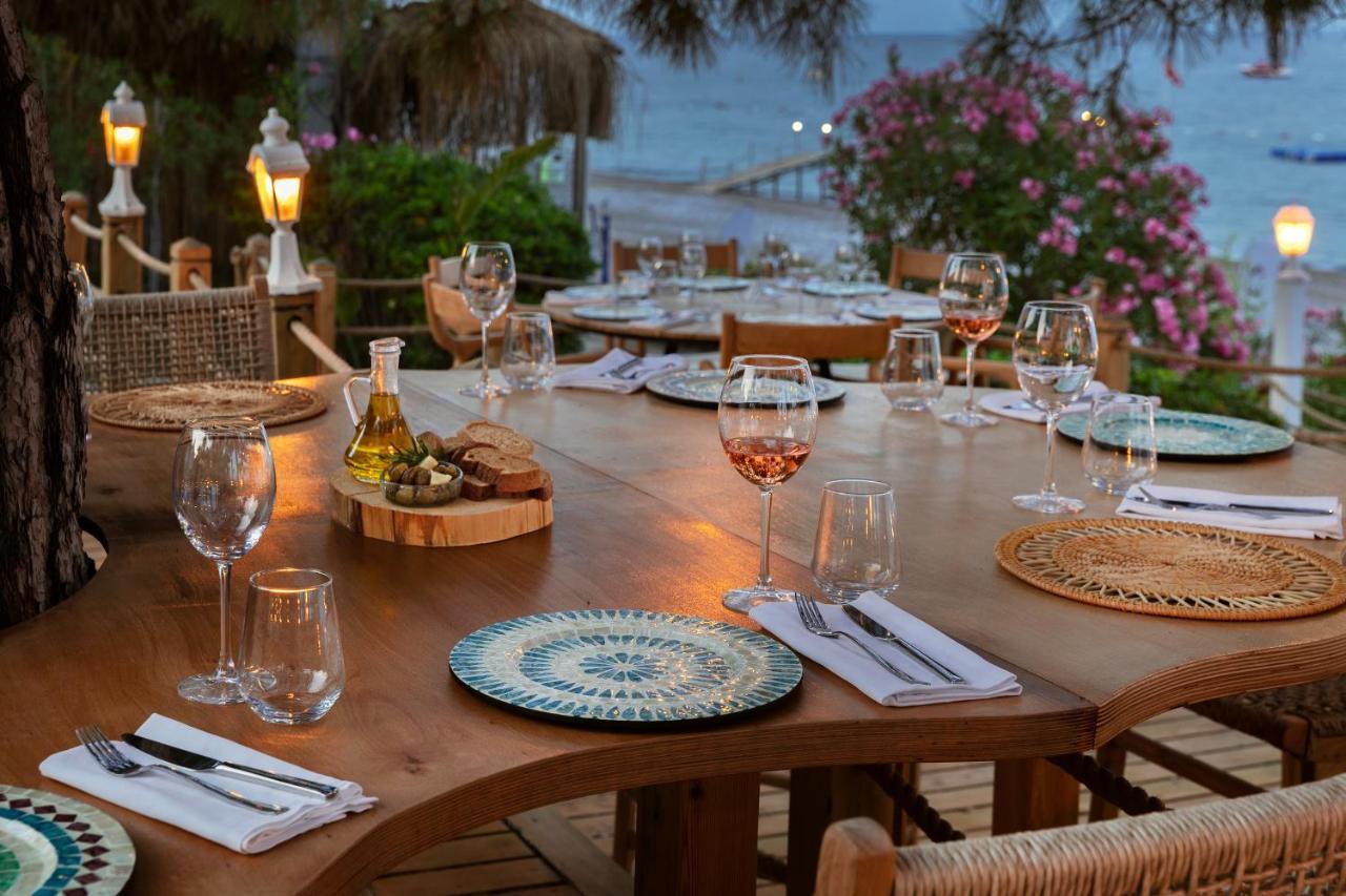 Marti Myra Hotel Tekirova Luaran gambar The restaurant at the beach